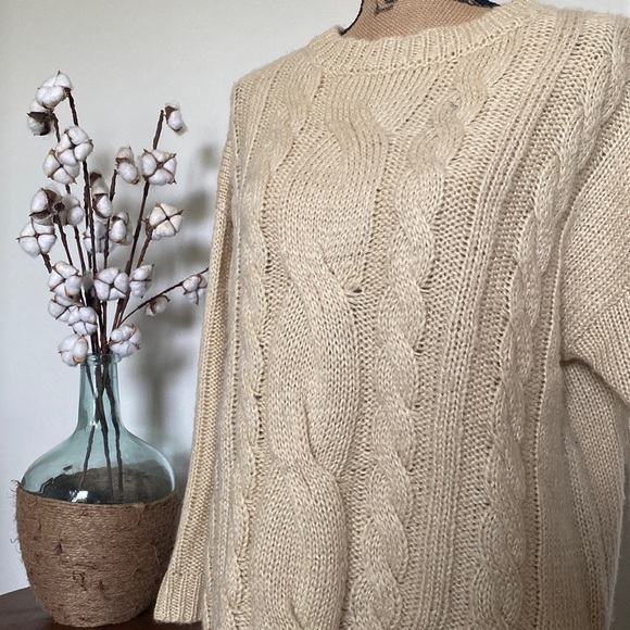 🚨[SOLD] Cable Knit Sweater - Picture 3 of 4